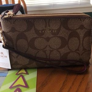 🍂🍂Brand New Coach double Zip corner wristlet🍂🍂